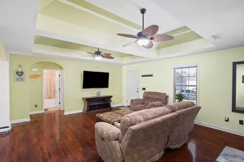 Living - 309 Brandywine Ln, Springfield, TN 37172 photo 2 of 4