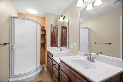 Bath - 309 Brandywine Ln, Springfield, TN 37172 photo 3 of 4