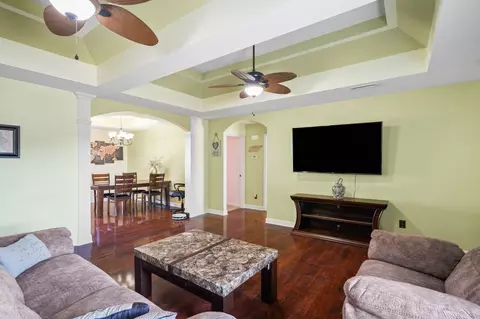 Living - 309 Brandywine Ln, Springfield, TN 37172 photo 1 of 4