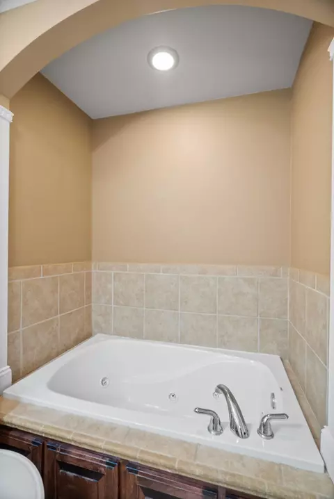 Bath - 309 Brandywine Ln, Springfield, TN 37172 photo 2 of 4