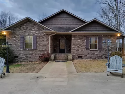 33 Hester Ln, Leoma, TN 38468