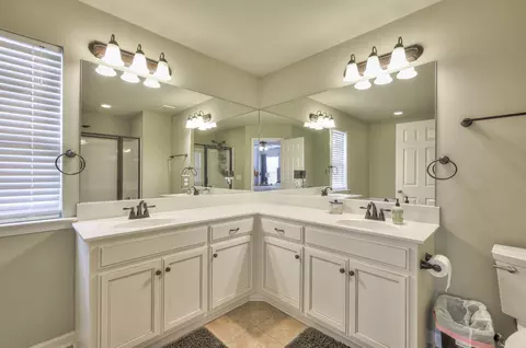 Bath - 1019 Vince Ct, Murfreesboro, TN 37128 photo 2 of 4