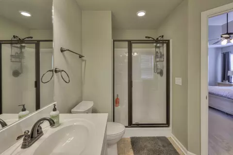 Bath - 1019 Vince Ct, Murfreesboro, TN 37128 photo 3 of 4