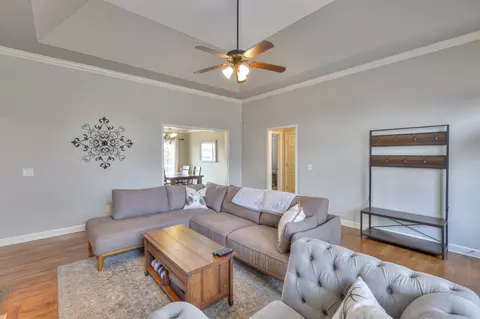 Living - 1019 Vince Ct, Murfreesboro, TN 37128 photo 2 of 4