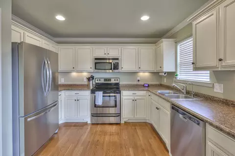 Kitchen - 1019 Vince Ct, Murfreesboro, TN 37128 photo 2 of 3