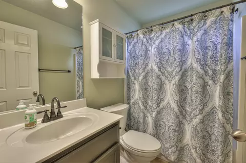 Bath - 1019 Vince Ct, Murfreesboro, TN 37128 photo 1 of 4