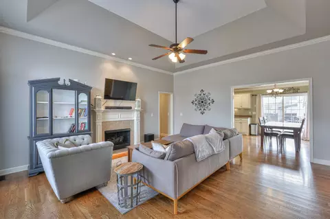 Living - 1019 Vince Ct, Murfreesboro, TN 37128 photo 1 of 4