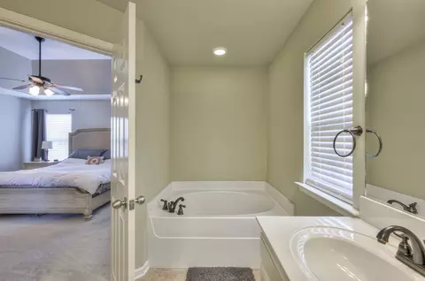 Bath - 1019 Vince Ct, Murfreesboro, TN 37128 photo 4 of 4