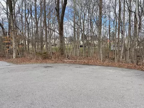 140 Queens Ct, Clarksville, TN 37043
