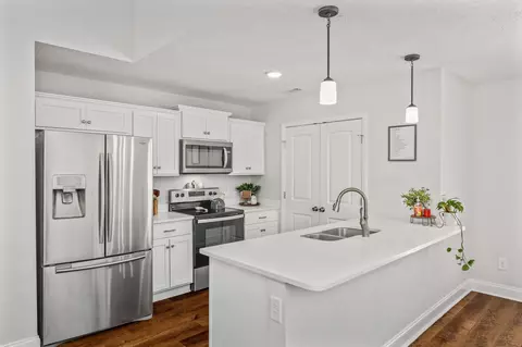 Kitchen - 413 Laramie Dr, Springfield, TN 37172 photo 2 of 6