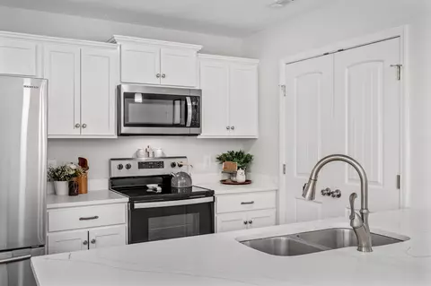 Kitchen - 413 Laramie Dr, Springfield, TN 37172 photo 3 of 6