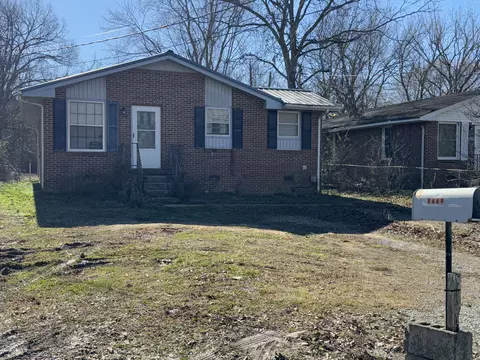 1112 E Moore St, Tullahoma, TN 37388