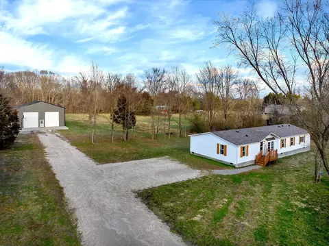 1005 Twin Creek Rd, Charlotte, TN 37036