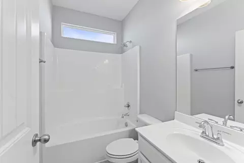 Bath - 1502 Grassypointe Ct, Murfreesboro, TN 37129 photo 1 of 2