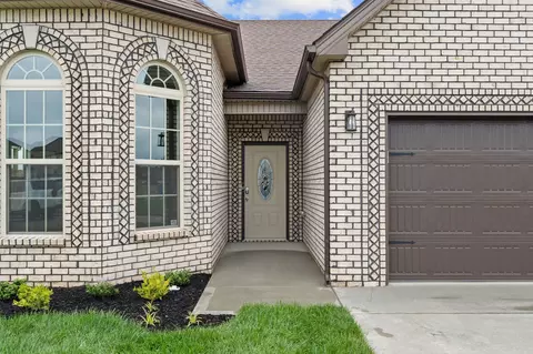 424 Ayden Ln, Clarksville, TN 37042