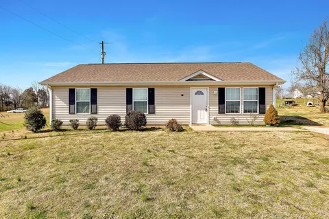 714 E Broad St, Dickson, TN 37055