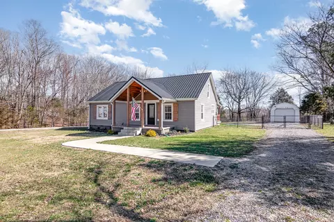 Exterior - 4901 Marion Rd, Cunningham, TN 37052 photo 4 of 10