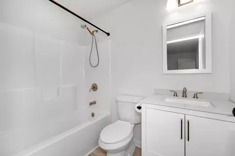 Bath - 29397 9th Ave E, Ardmore, AL 35739 photo 2 of 2