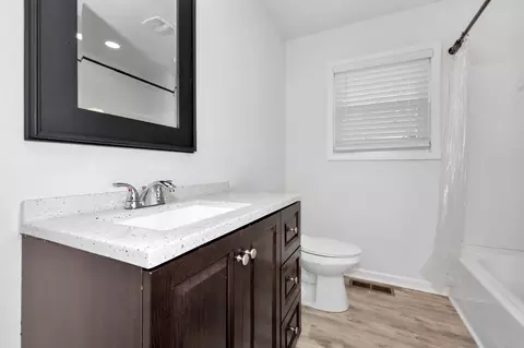 Bath - 29397 9th Ave E, Ardmore, AL 35739 photo 1 of 2