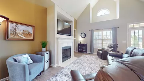 Living - 6010 Warner Ct, Spring Hill, TN 37174 photo 2 of 4