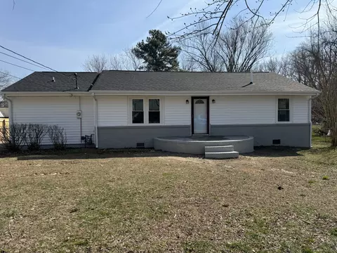 28 W Point Dr, Fayetteville, TN 37334