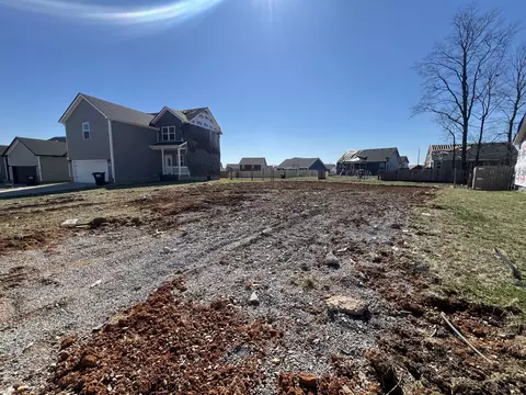 1060 Charles Thomas Dr, Clarksville, TN 37042