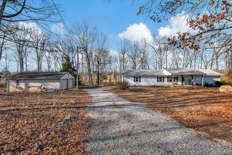 715 Hawkins Rd, White Bluff, TN 37187