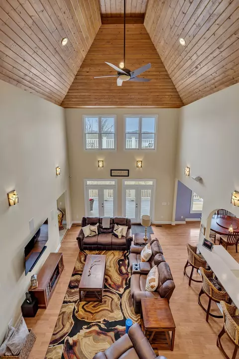Living - 500 Harbor Point Rd, Silver Point, TN 38582 photo 1 of 5