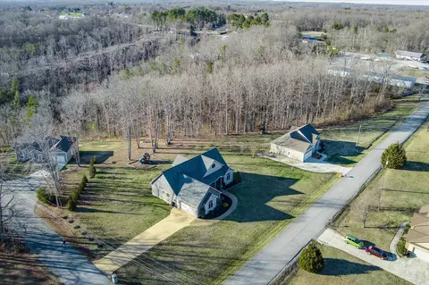 180 Treasure Hill Dr, Smithville, TN 37166