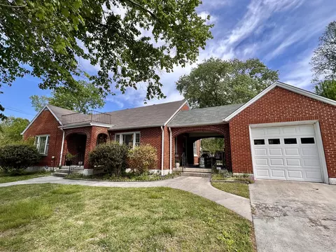 307 3rd Ave, Columbia, TN 38401