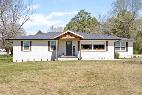 2549 Woodlawn Rd, Woodlawn, TN 37191