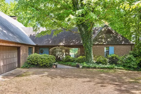 2300 Little Bend Rd, Signal Mountain, TN 37377