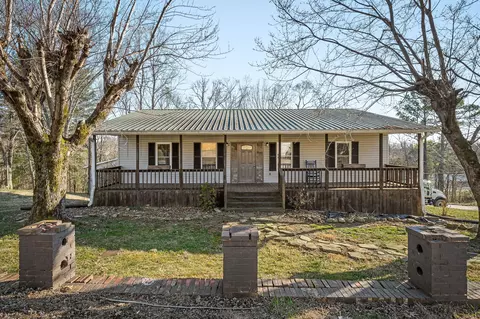 300 Sunset Dr, Livingston, TN 38570