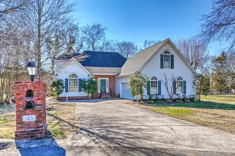 123 Hampton Pl, Gallatin, TN 37066