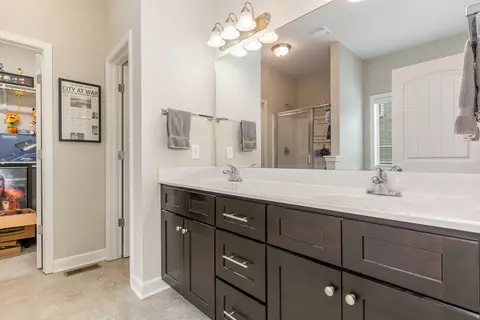 Bath - 6033 Spade Dr, Spring Hill, TN 37174 photo 3 of 4