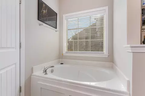 Bath - 6033 Spade Dr, Spring Hill, TN 37174 photo 2 of 4