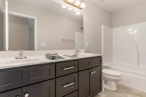 Bath - 6033 Spade Dr, Spring Hill, TN 37174 photo 4 of 4