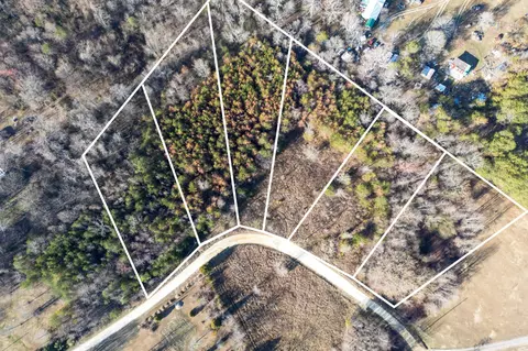 6 Denvil Dr, Trenton, GA 30752