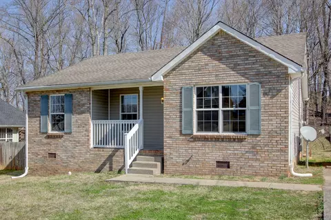 395 Brook Mead Dr, Clarksville, TN 37042