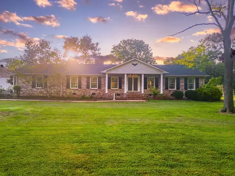 204 Greenbriar Ave, Shelbyville, TN 37160