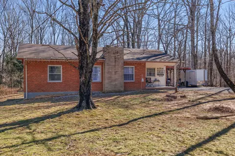890 Pack Rd, White Bluff, TN 37187