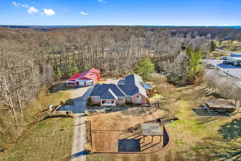 1206 N Oak Dr, Centerville, TN 37033