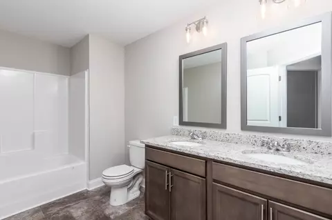 Bath - 1039 E Piney Rd, Dickson, TN 37055 photo 3 of 3