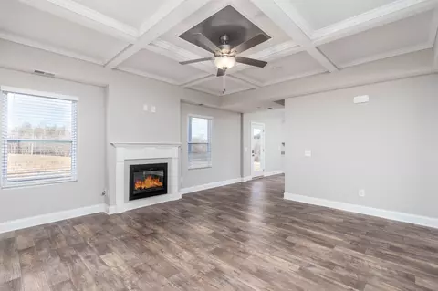 Living - 1039 E Piney Rd, Dickson, TN 37055 photo 2 of 3