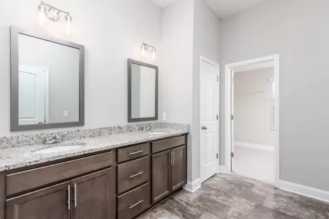 Bath - 1039 E Piney Rd, Dickson, TN 37055 photo 1 of 3