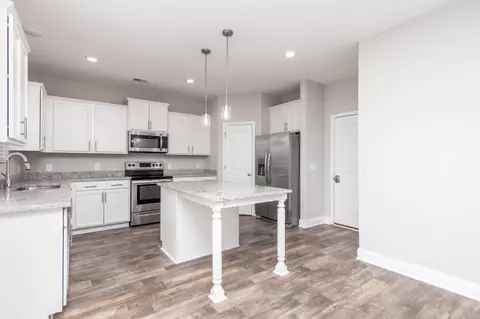 Kitchen - 1039 E Piney Rd, Dickson, TN 37055 photo 2 of 4
