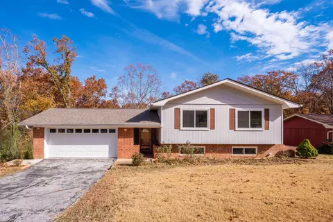 525 Briar Park Ln, Hixson, TN 37343