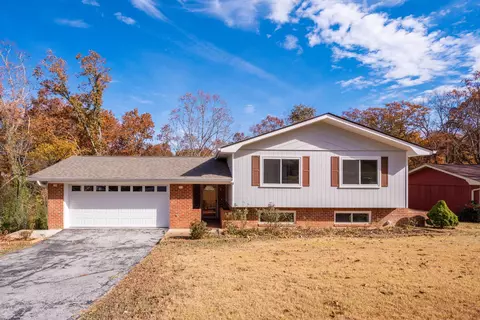 525 Briar Park Ln, Hixson, TN 37343