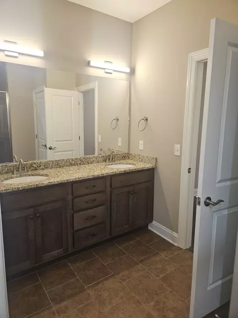 Bath - 331 Edna May Dr, Murfreesboro, TN 37128 photo 2 of 3