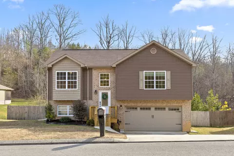 1638 Short Leaf Ln, Soddy Daisy, TN 37379